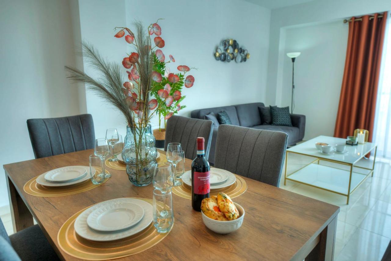 Seafront Beautifully Furnished 2 Bedrooms Gogzr-3 Gzira Luaran gambar