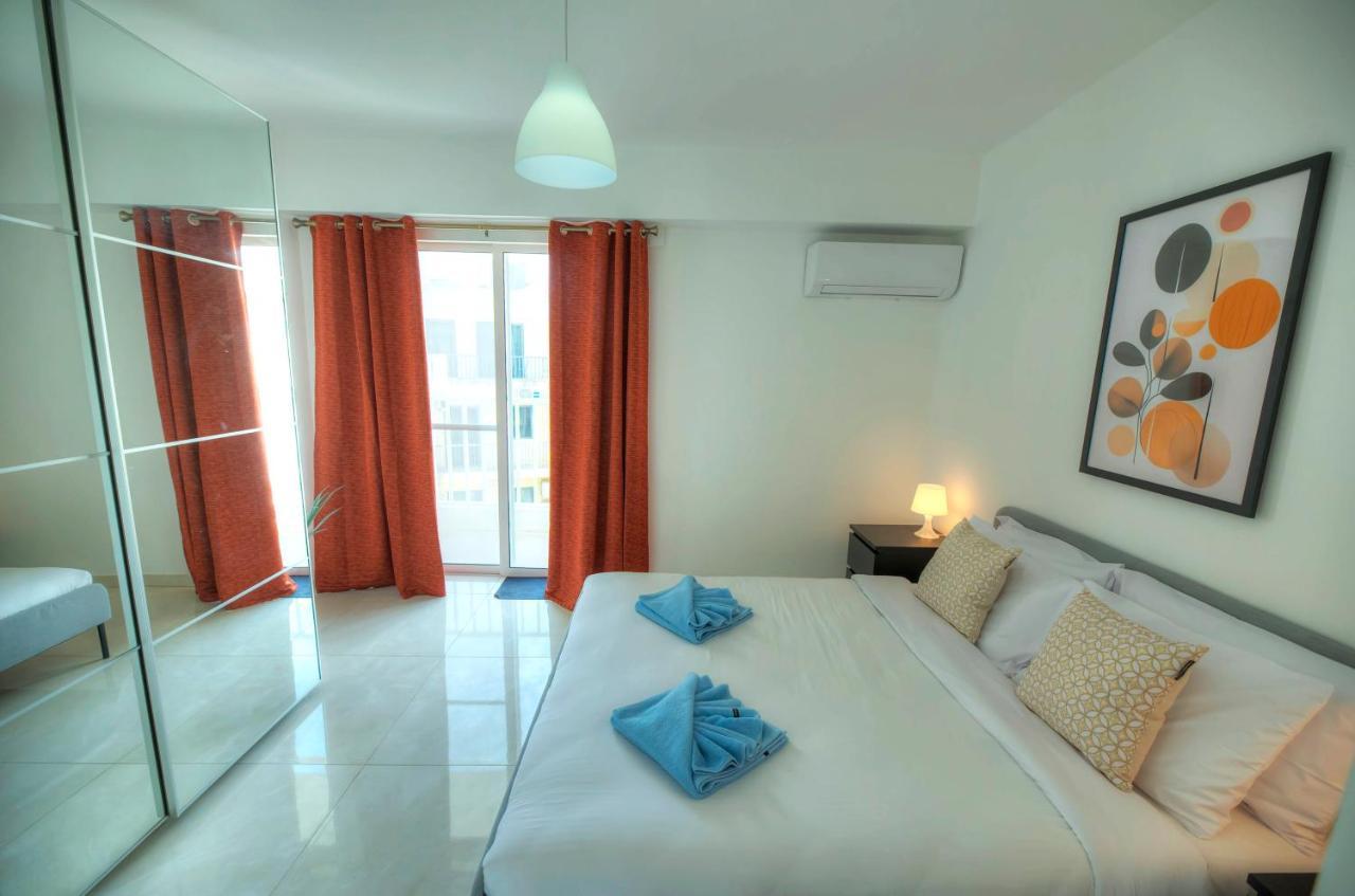 Seafront Beautifully Furnished 2 Bedrooms Gogzr-3 Gzira Luaran gambar