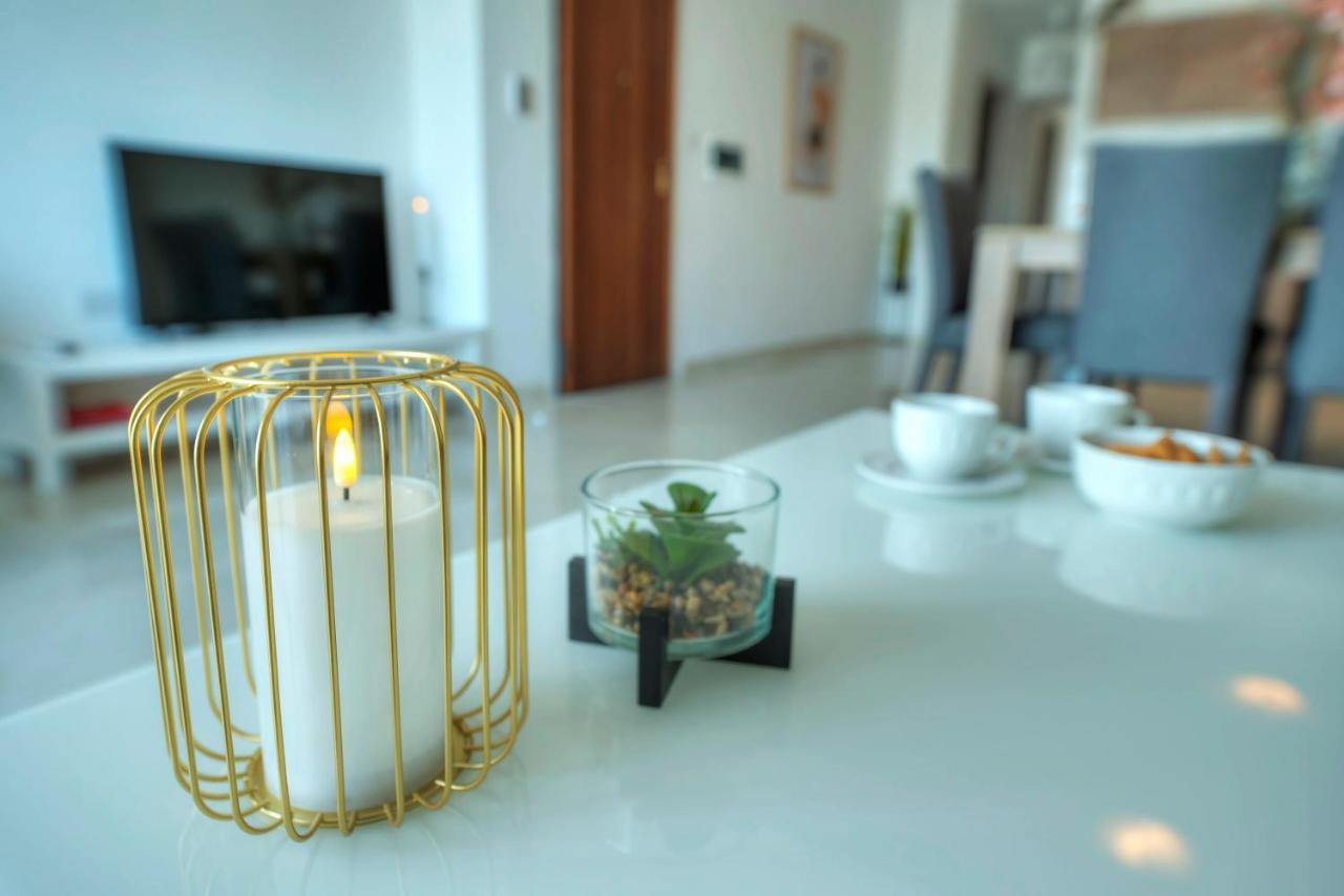 Seafront Beautifully Furnished 2 Bedrooms Gogzr-3 Gzira Luaran gambar