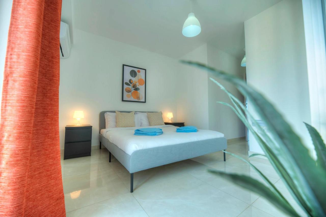 Seafront Beautifully Furnished 2 Bedrooms Gogzr-3 Gzira Luaran gambar