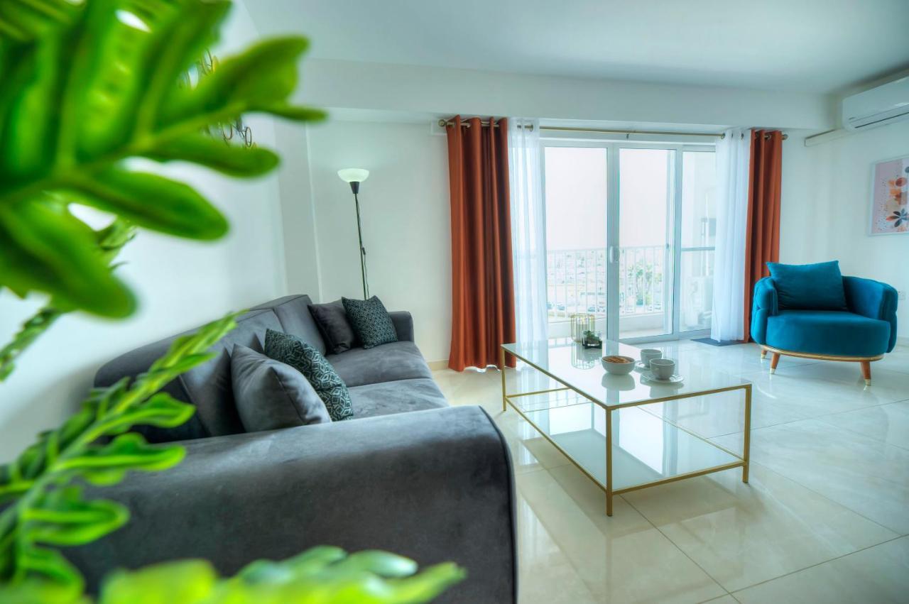 Seafront Beautifully Furnished 2 Bedrooms Gogzr-3 Gzira Luaran gambar