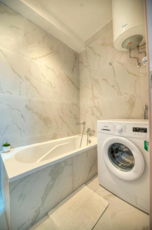 Seafront Beautifully Furnished 2 Bedrooms Gogzr-3 Gzira Luaran gambar