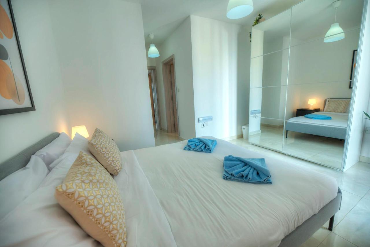 Seafront Beautifully Furnished 2 Bedrooms Gogzr-3 Gzira Luaran gambar