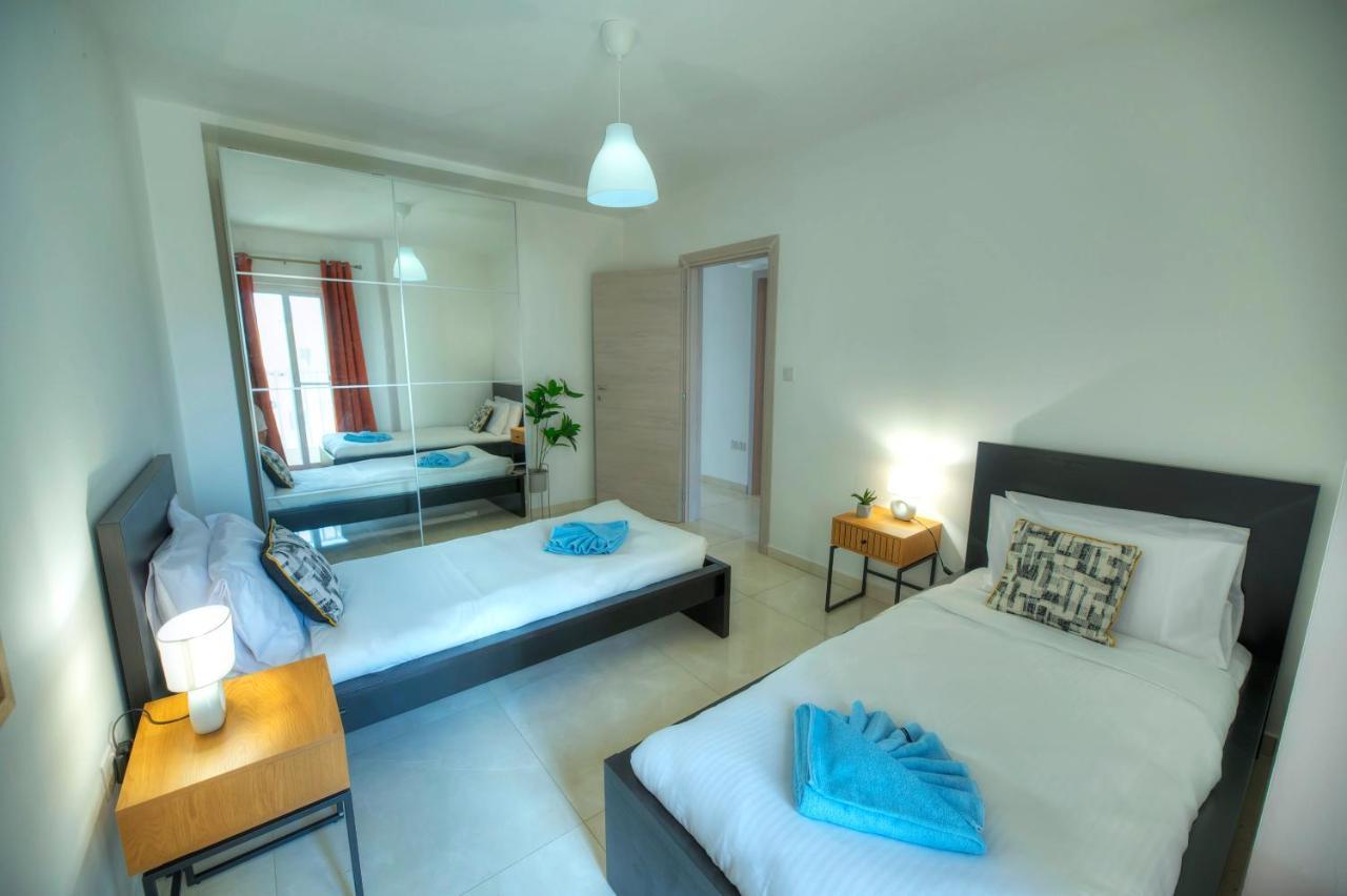Seafront Beautifully Furnished 2 Bedrooms Gogzr-3 Gzira Luaran gambar