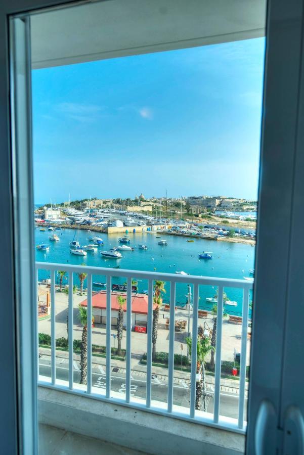 Seafront Beautifully Furnished 2 Bedrooms Gogzr-3 Gzira Luaran gambar